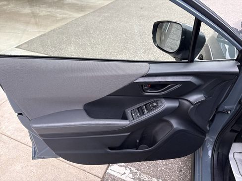 Used 2025 Subaru Crosstrek 2.0i Premium image 12