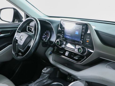 Used 2021 Toyota Highlander XLE FWD image 27