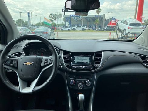 Used 2017 Chevrolet Trax LT w/ LT Convenience Package AWD/4WD image 11