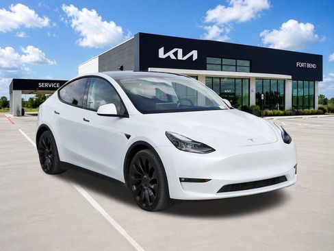 Used 2022 Tesla Model Y Performance AWD/4WD image 3
