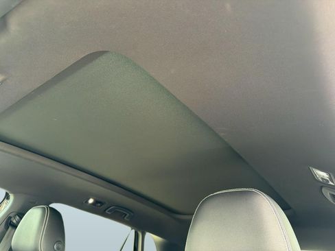 Used 2021 Volkswagen Atlas Cross Sport SE w/ Panoramic Sunroof Package FWD image 22