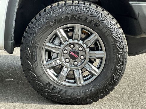 Used 2025 GMC Sierra 1500 AT4X image 42