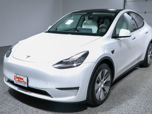 Used 2020 Tesla Model Y Long Range AWD/4WD image 26