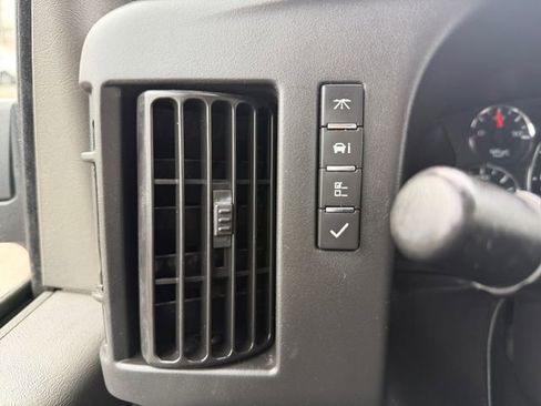 Used 2008 Chevrolet Express 2500 image 16