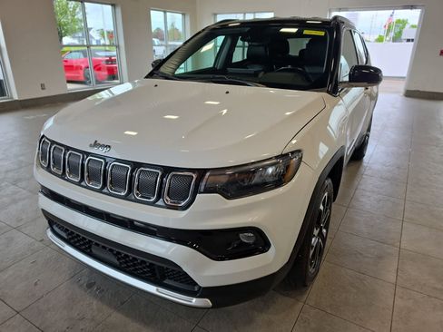 Used 2022 Jeep Compass Limited AWD/4WD image 2