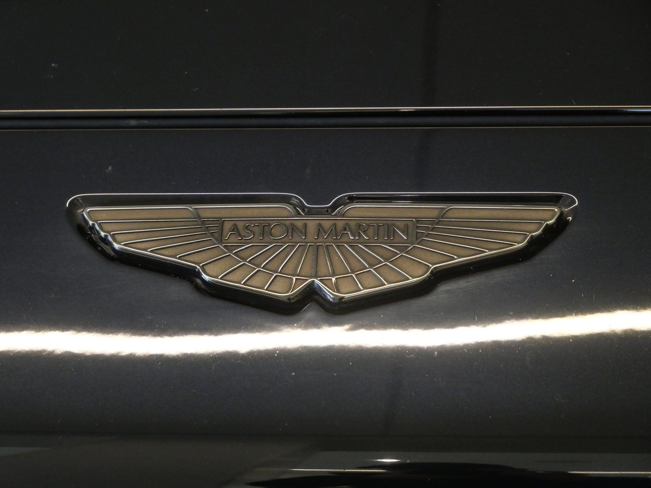 Used 2023 Aston Martin DBX AWD/4WD image 8