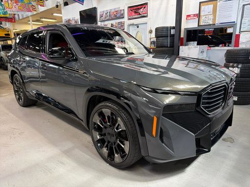 Used 2024 BMW XM w/ M Driver's Package image 3