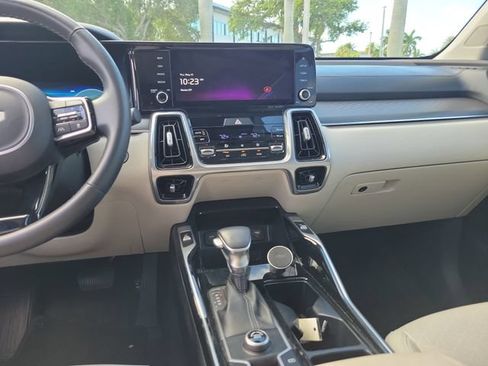 Certified 2023 Kia Sorento SX FWD image 15