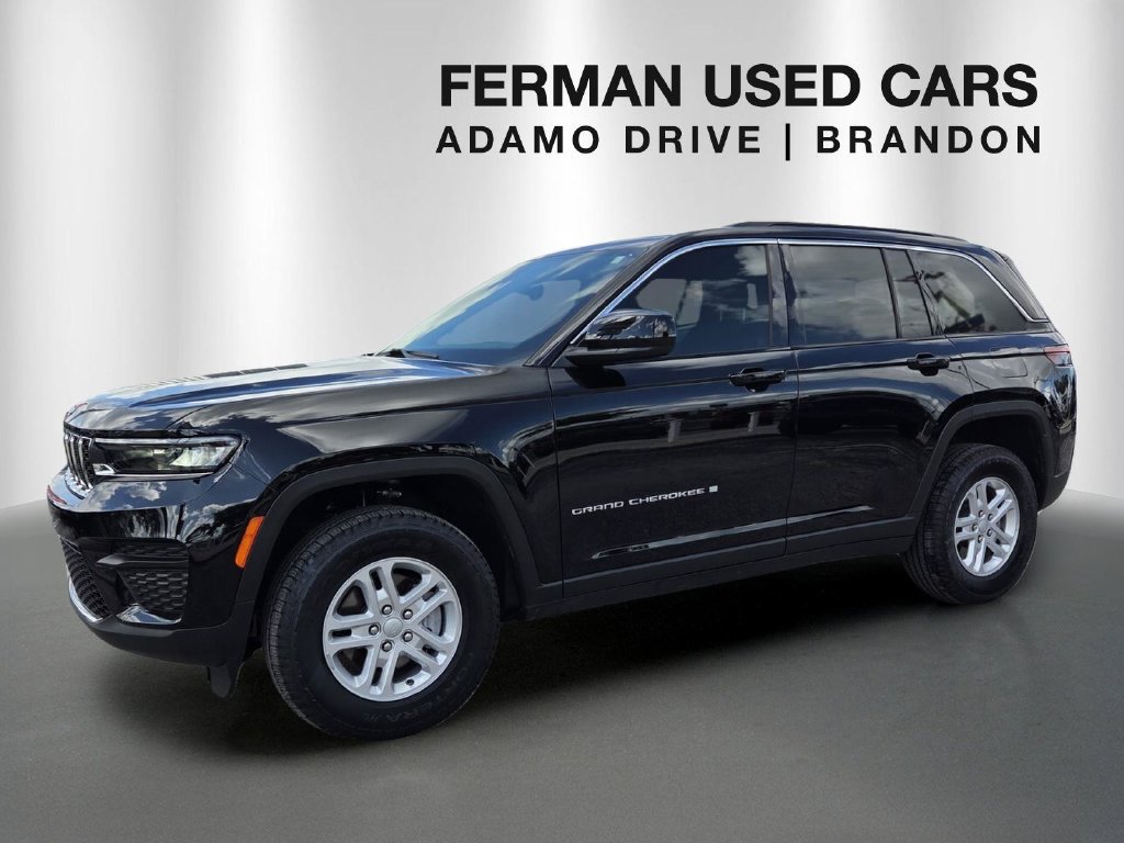 Used 2025 Jeep Grand Cherokee Laredo RWD image 1