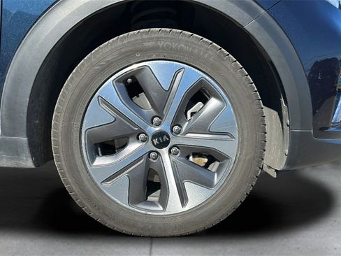 Used 2020 Kia Niro EX w/ Cold Weather Package image 9