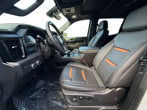 Used 2025 GMC Sierra 1500 AT4 w/ Technology Package AWD/4WD image 9