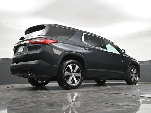 Used 2021 Chevrolet Traverse LT w/ LT Premium Package AWD/4WD image 28