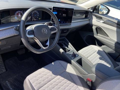 Used 2025 Volkswagen Tiguan S image 24