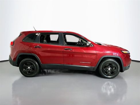 Used 2014 Jeep Cherokee Sport image 9