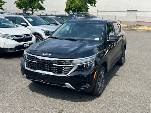 Used 2026 Kia Seltos LX AWD/4WD image 3