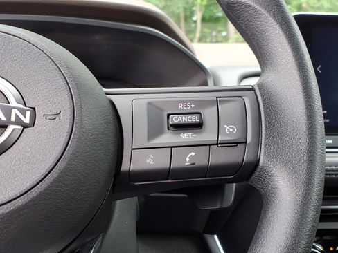 Used 2023 Nissan Rogue S AWD/4WD image 24