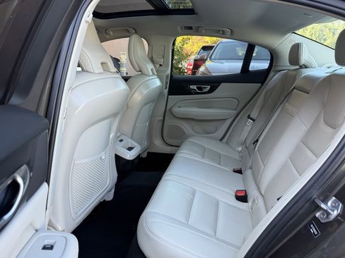 Used 2022 Volvo S60 B5 Momentum w/ Premium Package image 13