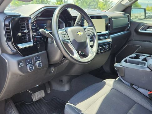 Used 2025 Chevrolet Silverado 1500 LT AWD/4WD image 9
