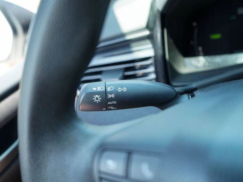 Used 2025 Toyota Camry LE image 30