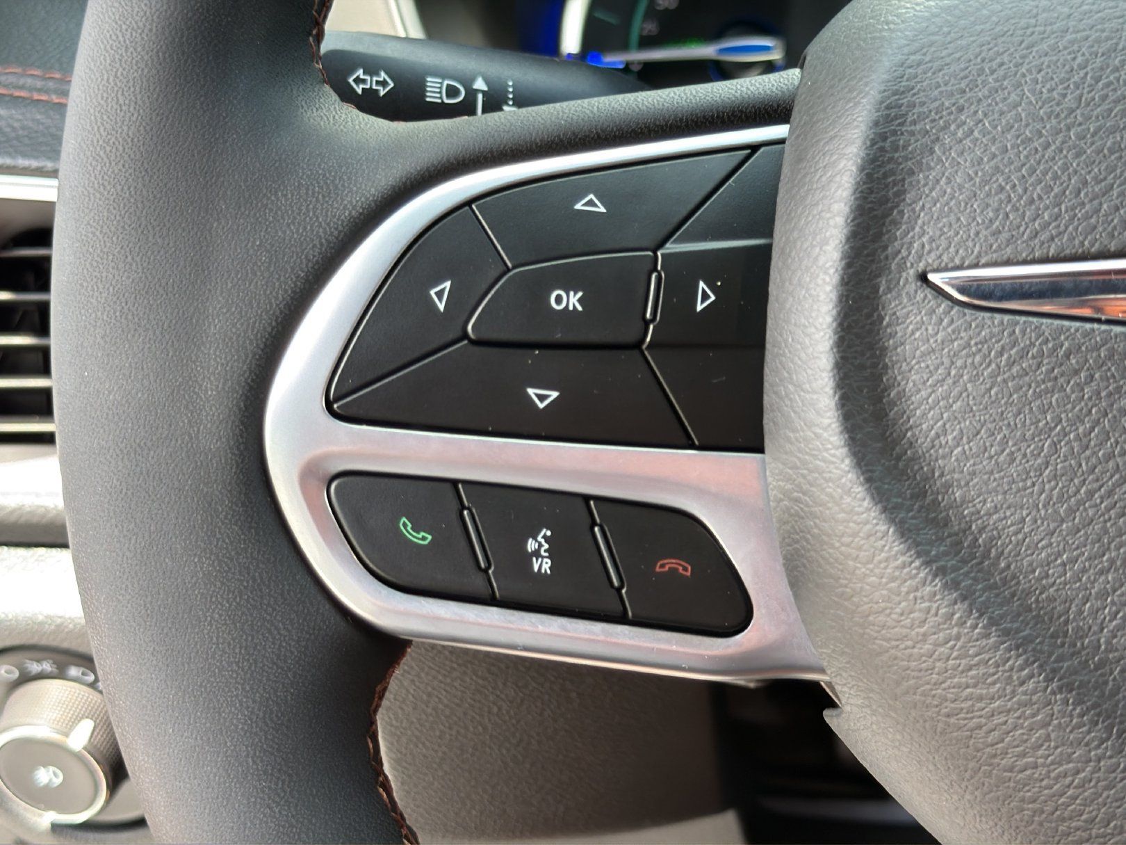 Used 2024 Chrysler Pacifica Pinnacle FWD image 25