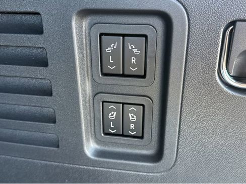 New 2026 Buick Enclave Avenir image 32