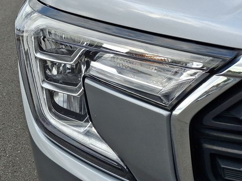 Used 2023 GMC Terrain SLE AWD/4WD image 9