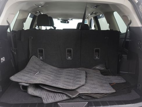 Used 2023 Subaru Ascent Limited image 9