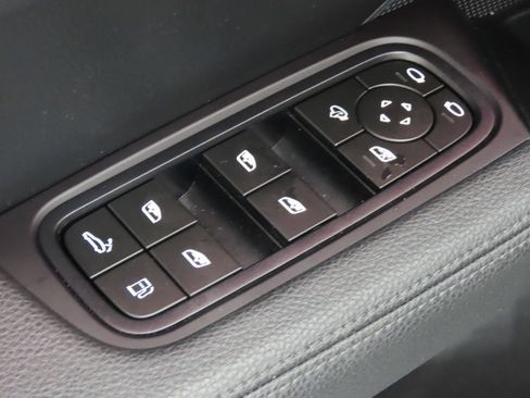 Certified 2025 Porsche Cayenne E-Hybrid Coupe AWD/4WD image 39