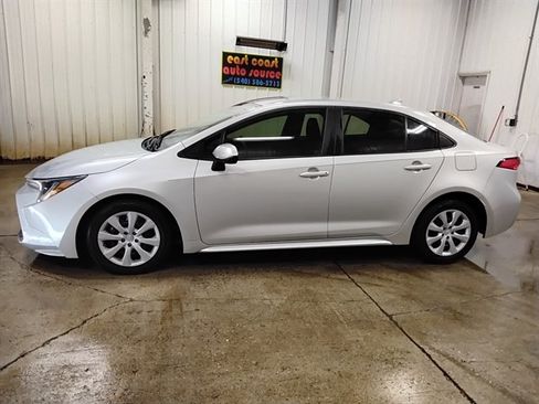 Used 2023 Toyota Corolla LE FWD image 5