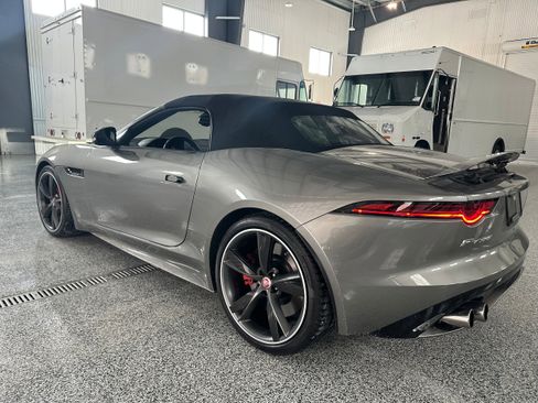 Used 2018 Jaguar F-TYPE R image 3