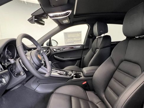 Used 2026 Porsche Macan AWD/4WD image 5