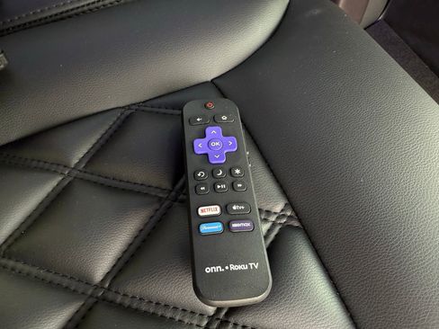 Used 2022 Mercedes-Benz Sprinter 4500 w/ Parking Package image 32