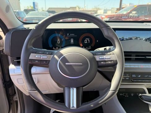 Used 2025 Hyundai Kona SEL image 12