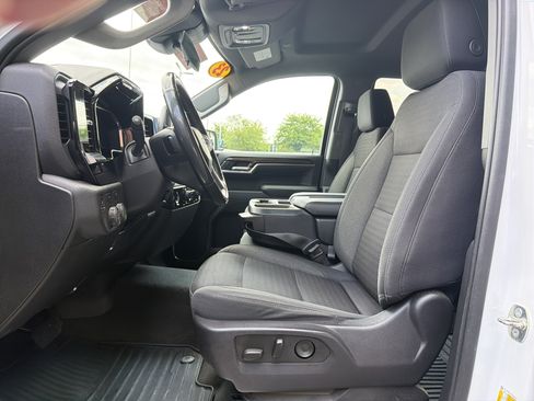 Used 2023 Chevrolet Silverado 1500 LT AWD/4WD image 16