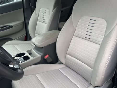 Used 2018 Kia Sportage LX w/ LX Popular Package image 16