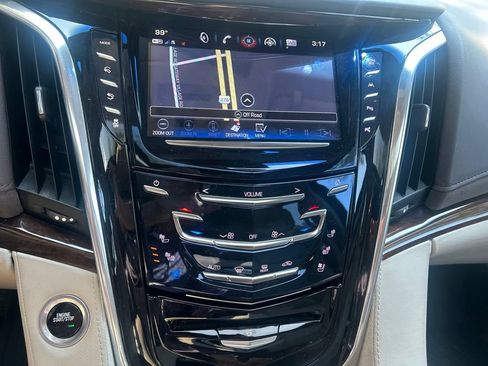 Used 2017 Cadillac Escalade Premium Luxury RWD image 12