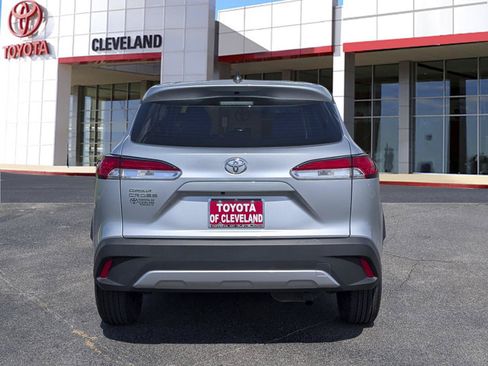 Used 2025 Toyota Corolla Cross L FWD image 6