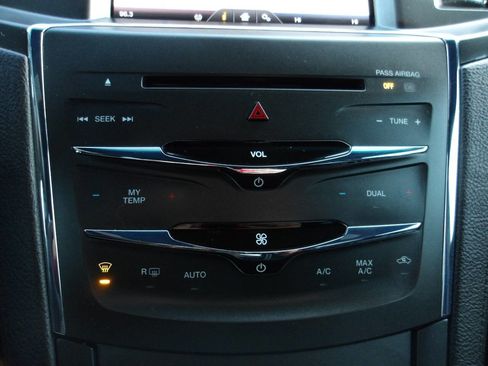 Used 2014 Lincoln MKS image 15