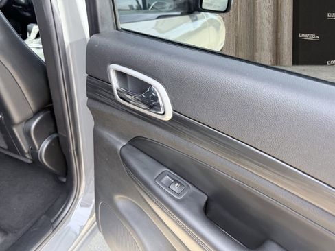 Used 2020 Jeep Grand Cherokee Altitude image 65