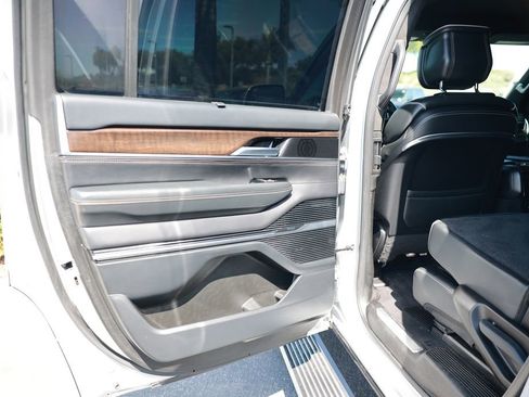 Used 2022 Jeep Grand Wagoneer Series II w/ Convenience Group III AWD/4WD image 40
