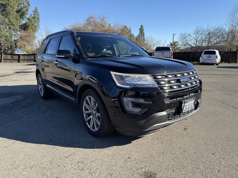Used 2017 Ford Explorer Limited w/ Equipment Group 301A image 7