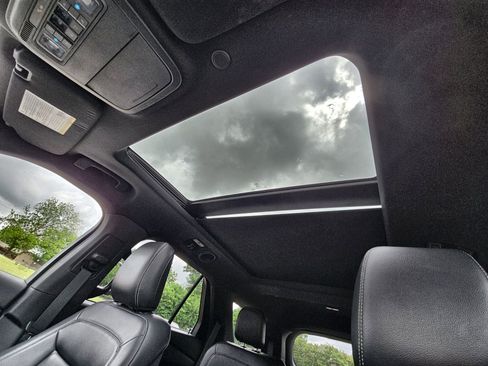 Used 2020 Ford Explorer XLT w/ Equipment Group 202A image 21