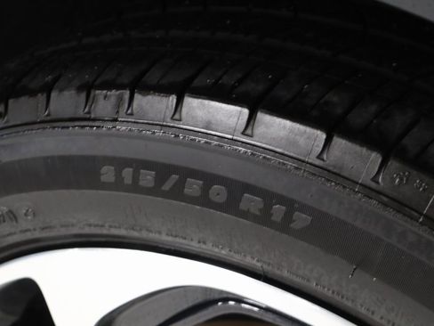 Used 2022 Chevrolet Bolt EUV Premier image 16