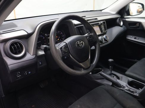 Used 2018 Toyota RAV4 LE AWD/4WD image 17