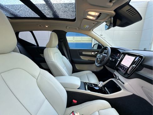 Used 2023 Volvo XC40 B5 Plus w/ Protection Package Premier image 26