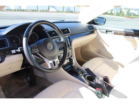 Used 2014 Volkswagen Passat TDI SEL Premium image 9