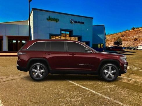 New 2025 Jeep Grand Cherokee Limited w/ Trailer Tow Package image 2
