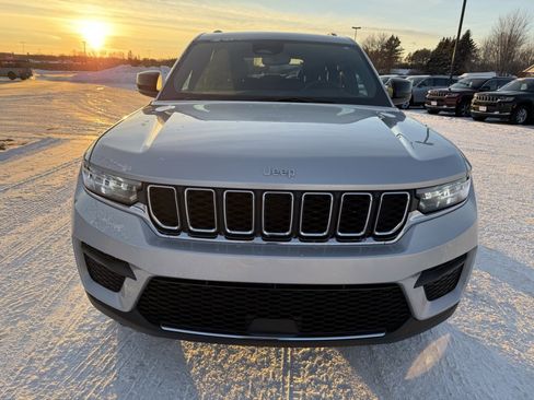 Used 2024 Jeep Grand Cherokee Laredo X w/ Luxury Tech Group I image 3