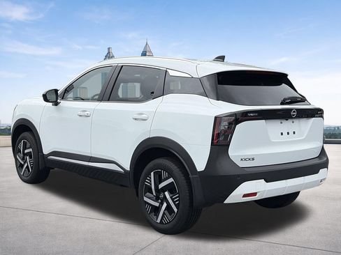Used 2026 Nissan Kicks SV w/ Charging Package FWD image 3