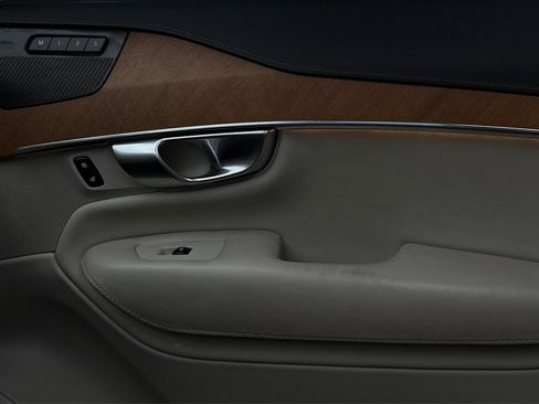 Used 2020 Volvo XC90 T6 Inscription w/ Protection Package Premier image 36